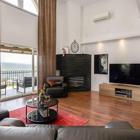 Awesome In Pobri With House Sea View * Volosko