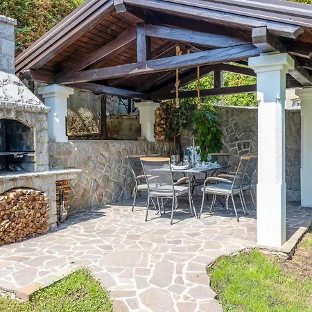 Awesome In Pobri With House Sea View Holiday home
