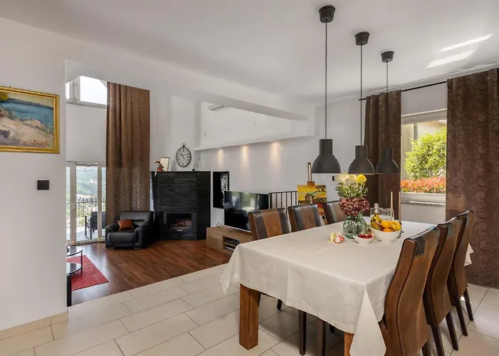Ferienhaus 4 Bedroom Beautiful In Opatija Volosko