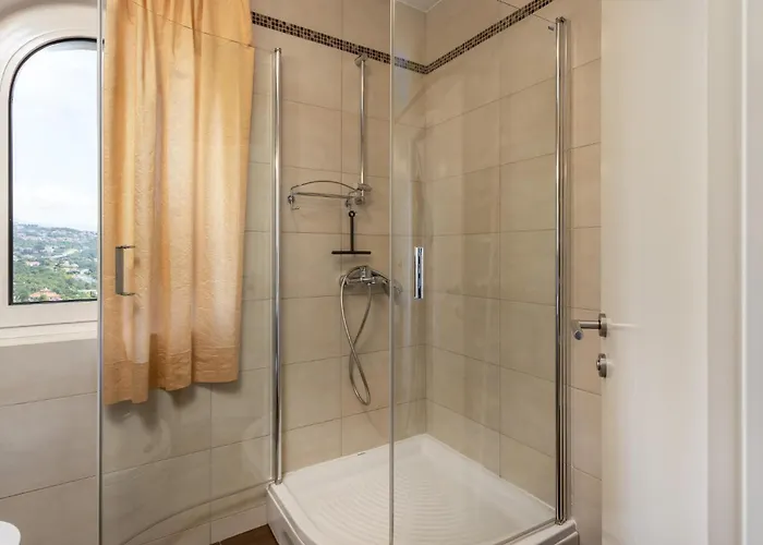 4 Bedroom Beautiful In Opatija Ferienhaus *