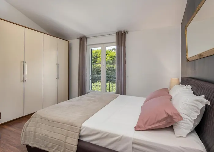 Ferienhaus 4 Bedroom Beautiful In Opatija