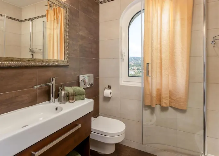 Ferienhaus 4 Bedroom Beautiful In Opatija *